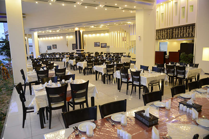 رستوران هتل نگارستان+ هتل نگارستان+رستوران فیروزه + ظرفيت 200 نفر+غذاهای ایرانی و فرنگی+رزرو 