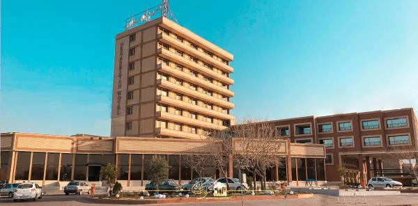 راهنمای سفر اقتصادی به کاشان با اقامت در هتل نگارستان