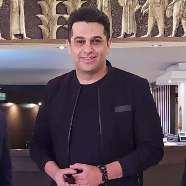 آقای حمید عسگری(خواننده پاپ)